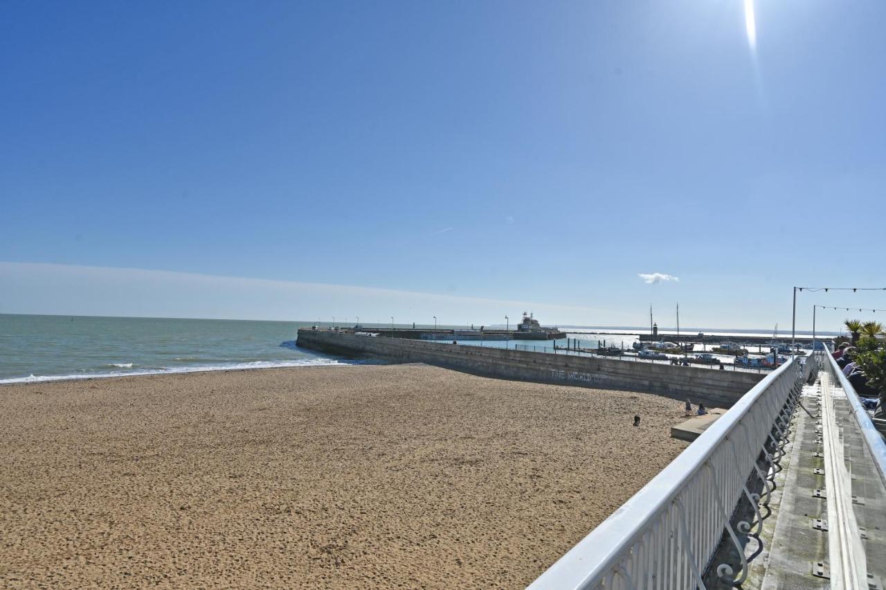 Spacious Designer 2Br Executive Apt, Near Beach & Marina, Central Location Ramsgate Exterior photo